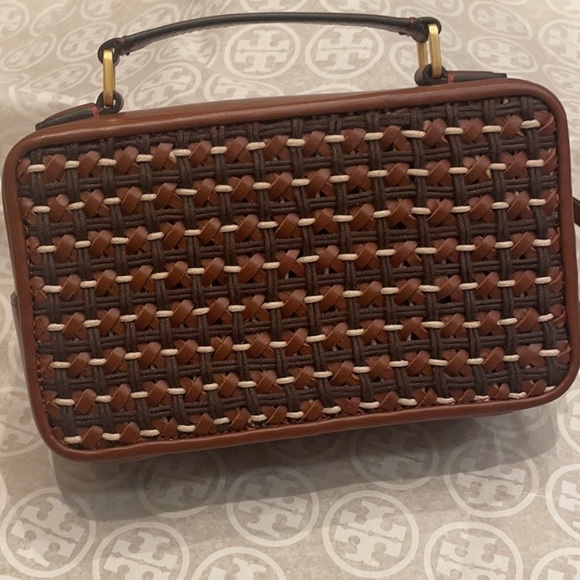 Tory Burch Britten Woven Small Top Handle Case - Picture 3 of 13